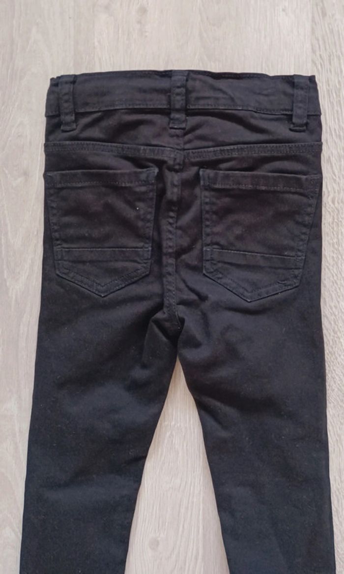 Pantalon noir garçon, skinny, taille 3 ans, marque Kiabi, en très bon état. - photo numéro 7