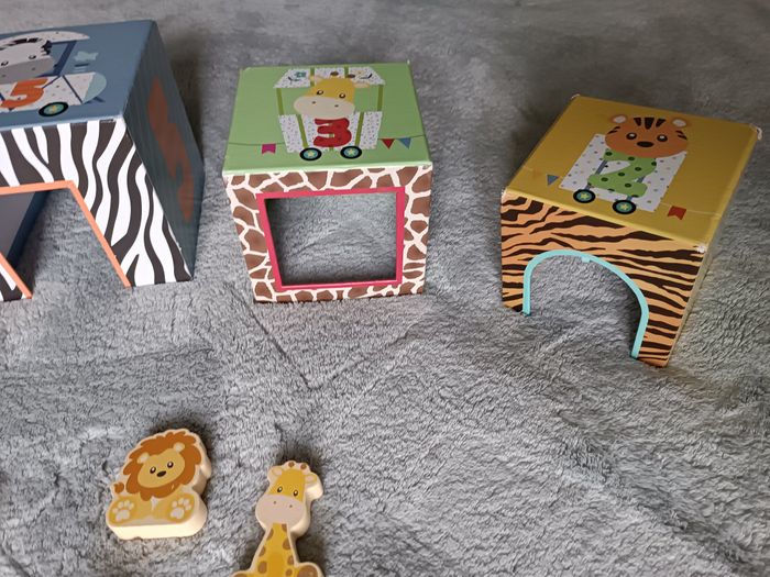 Cubes d’éveil empilables en bois et carton avec petits animaux - photo numéro 4