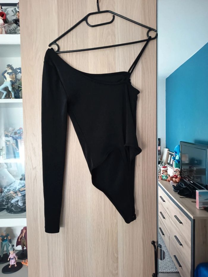 Body noir asymétrique neuf Bershka - Taille M 38 - photo numéro 5