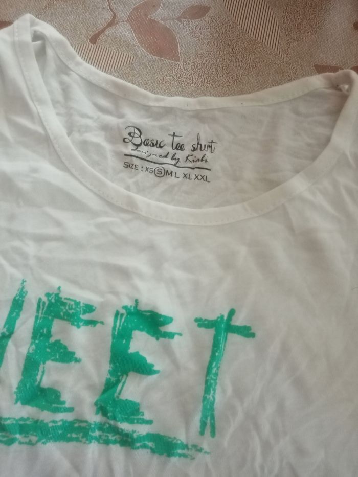 Tee-shirt taille S(14ans) - photo numéro 3