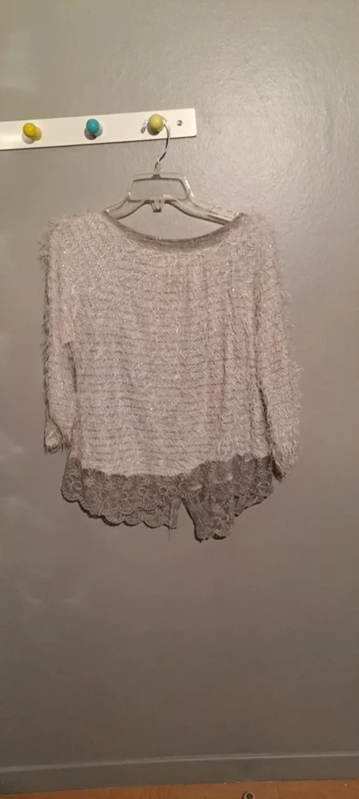 Chemise grise manches longues en dentelle - sans marque - Taille 40 - Bon état. - photo numéro 6