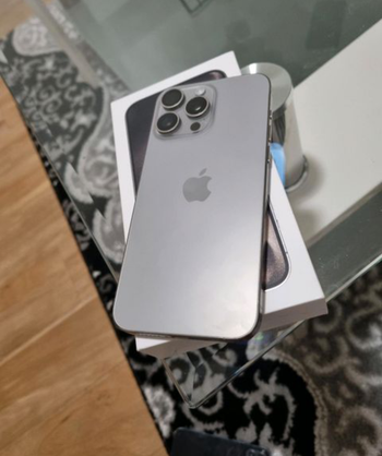 I P h o n e 15 pro Max