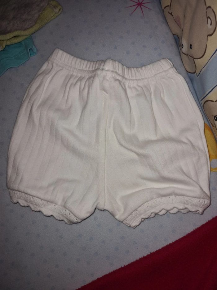 Lot tee-shirts et shorts 3mois - photo numéro 8