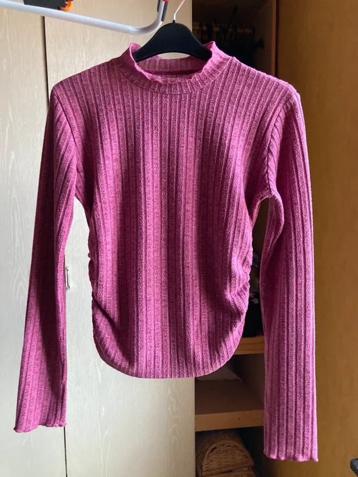 Superbe pull jamais porté couleur mauve taille L