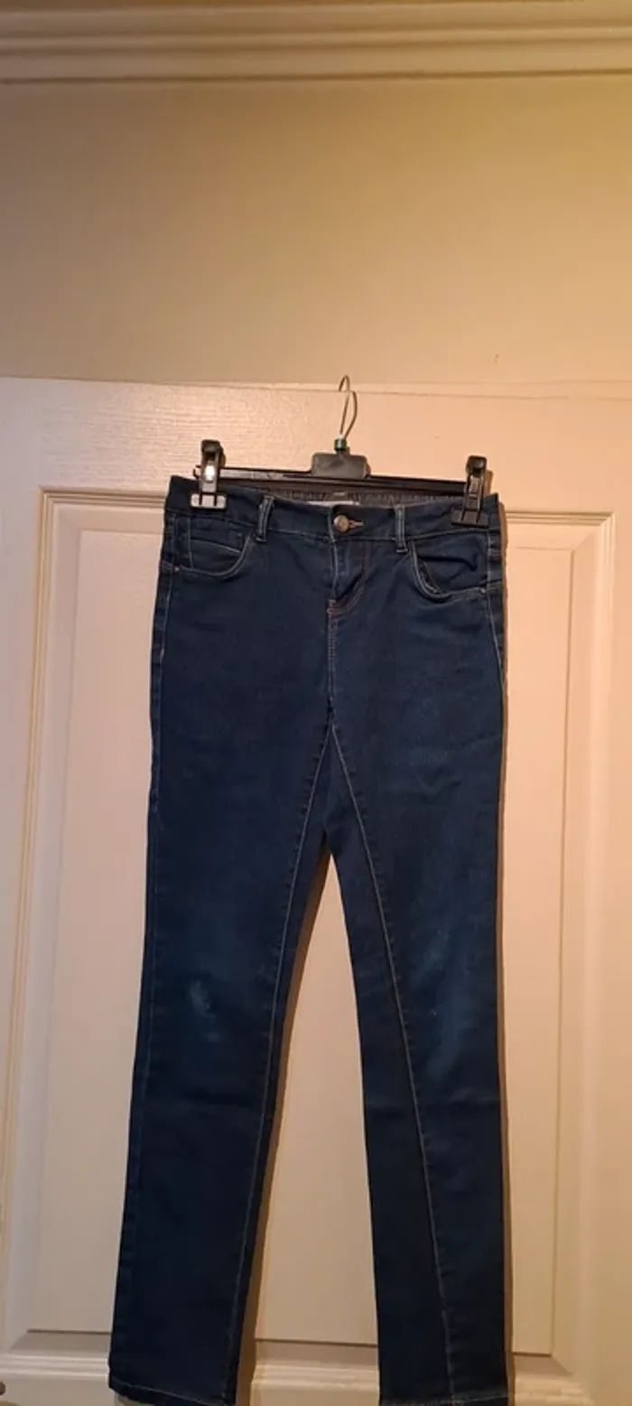 Jean bleu marine - Marque Okaïdi - Taille 12 ans - Bon état.