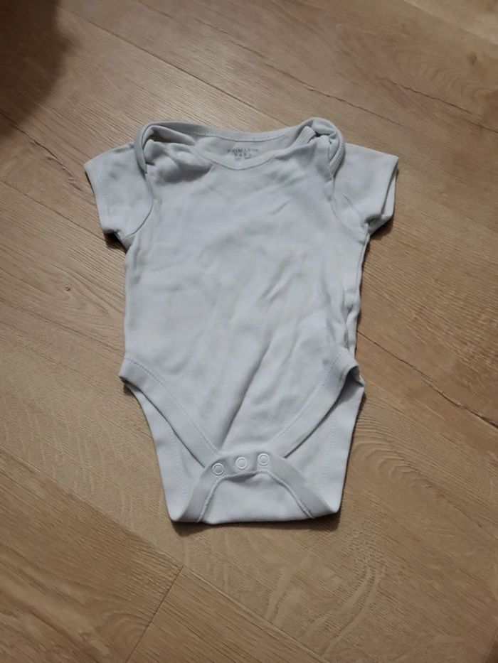 Lot de 7 bodies manched courted taille 0-3 mois - photo numéro 5