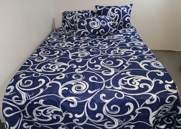Drap de lit avec 4 taies d'oreiller - photo numéro 2