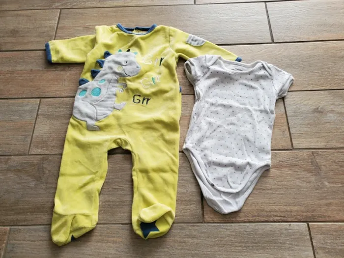 Lot pyjama et bodie 9 mois