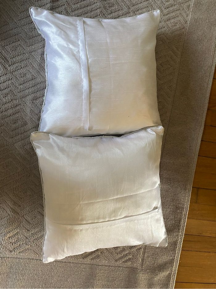 Lot de 2coussins blanc  brodé - photo numéro 2