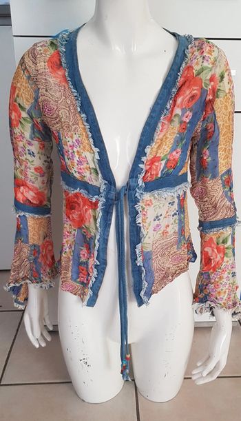 Chemise bimatiere, jean et tissu fleurie transparent, à nouer