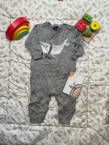 combinaison manches longues gris baby gap 6/9 mois boutons entre les jambes