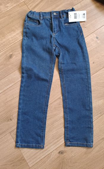 Jean's neuf garçon, 8 ans