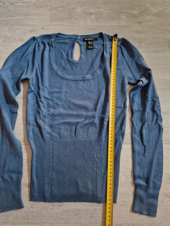 Pull léger bleu avec joli décolleté Mango taille S mais taille petit - photo numéro 3
