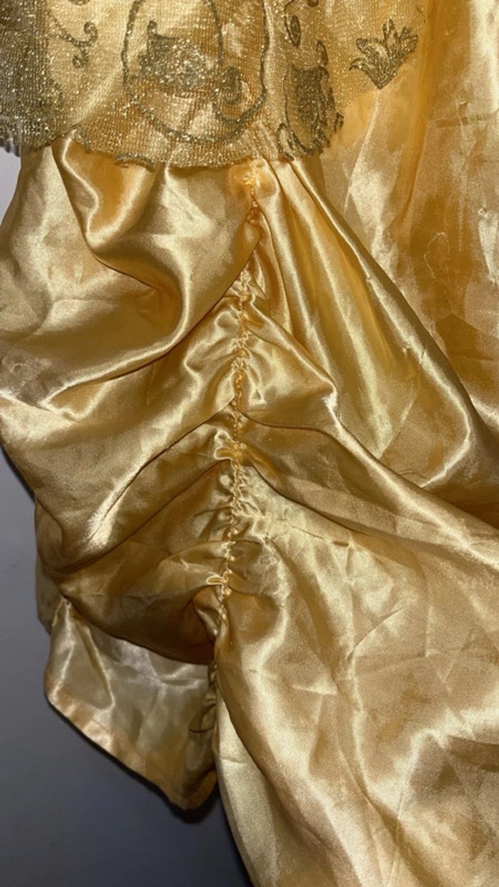 Magnifique robe Belle 🌹 Disney - photo numéro 4