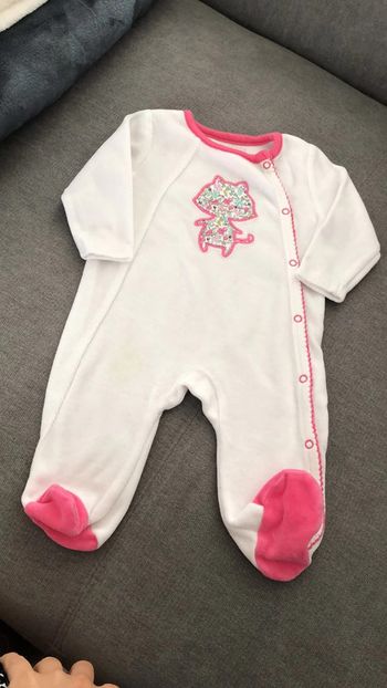 Pyjama blanc avec chat rose