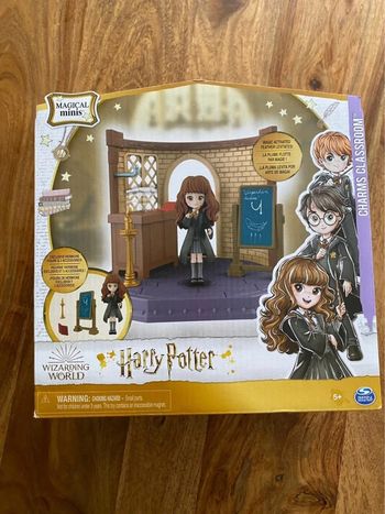 Coffret figurines Harry Potter magical minis charms classroom