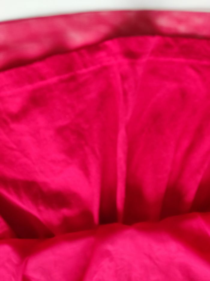 Robe rouge à paillettes et tulle - photo numéro 3