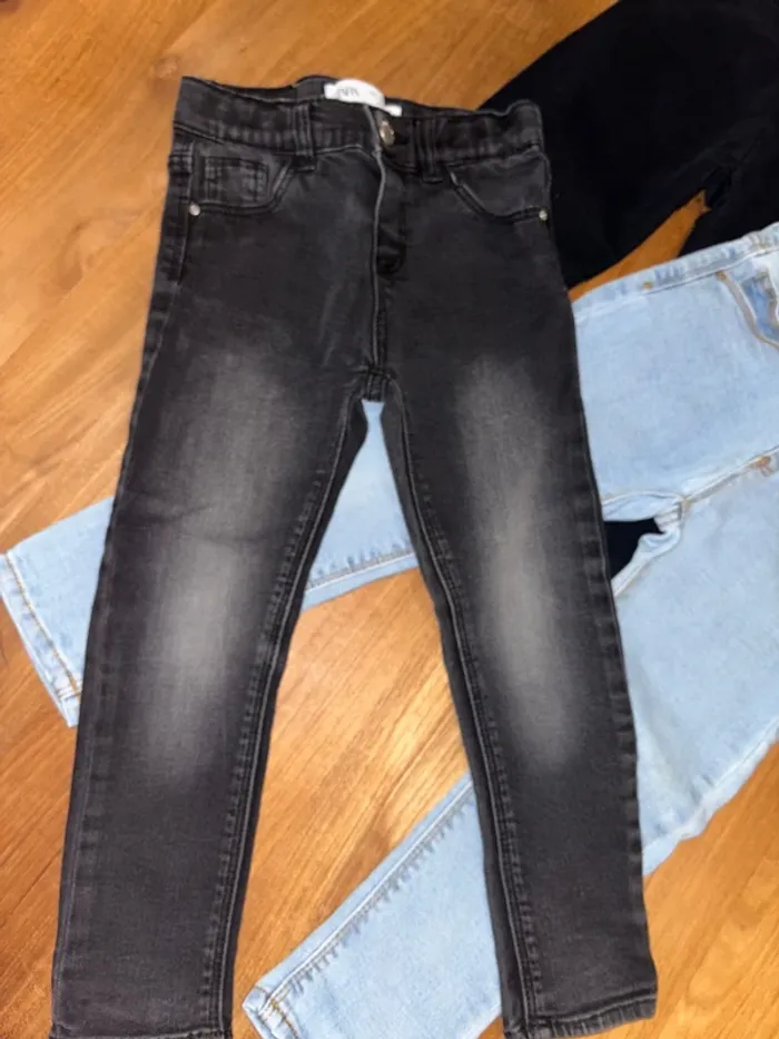2 jeans Zara fille 2/3 ans et legging C&A 104 cm - photo numéro 2