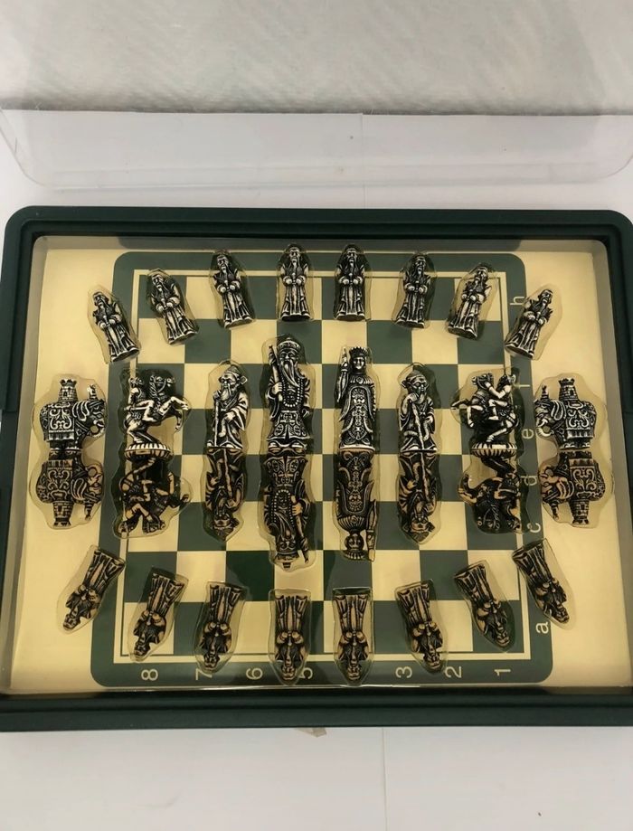 Jeu d'échecs figurines chinoises façon ivoire - photo numéro 3