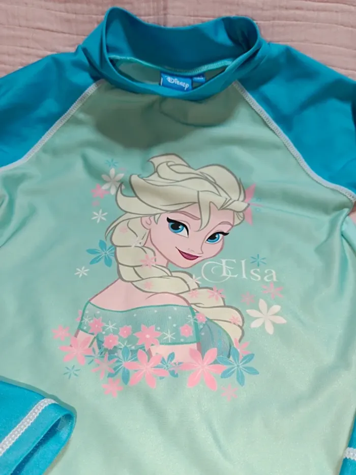 T-shirt Anti-UV💛Reine des neiges 🩵 Taille 7-8ans - photo numéro 2