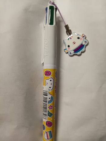 Stylo Bic 4 colours- a collectionner- Edition Gabby's dollhouse- avec breloque