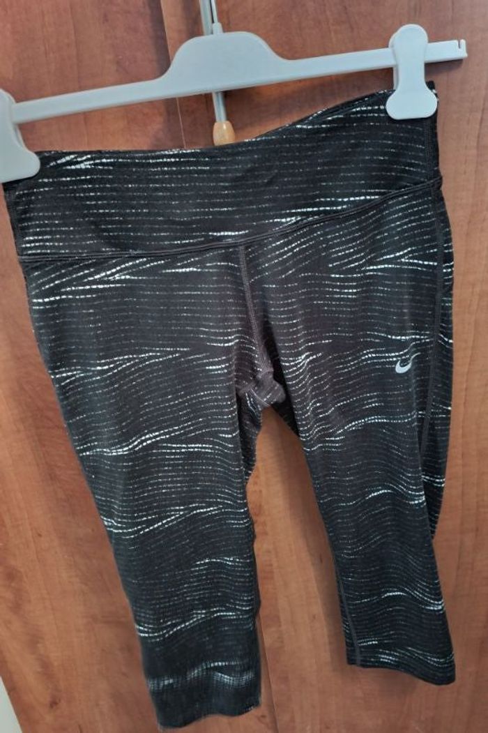 Legging court de sport Nike taille M - photo numéro 1