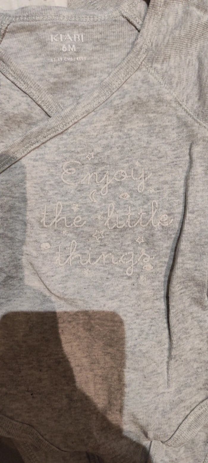 Lot 4 bodies 6 mois Kiabi - photo numéro 3