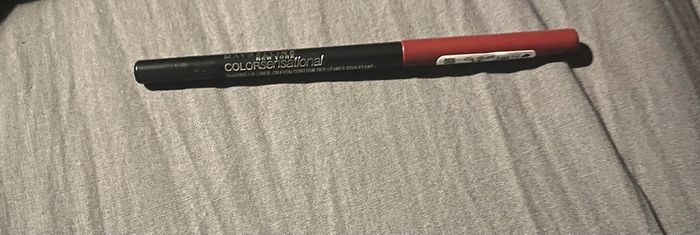 Crayon contour lèvres
