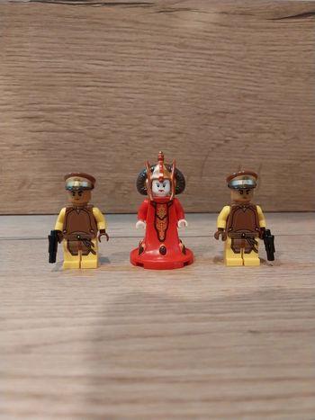Figurines type lego La Reine Amidala avec 2 gardes de sécurité de Naboo star wars