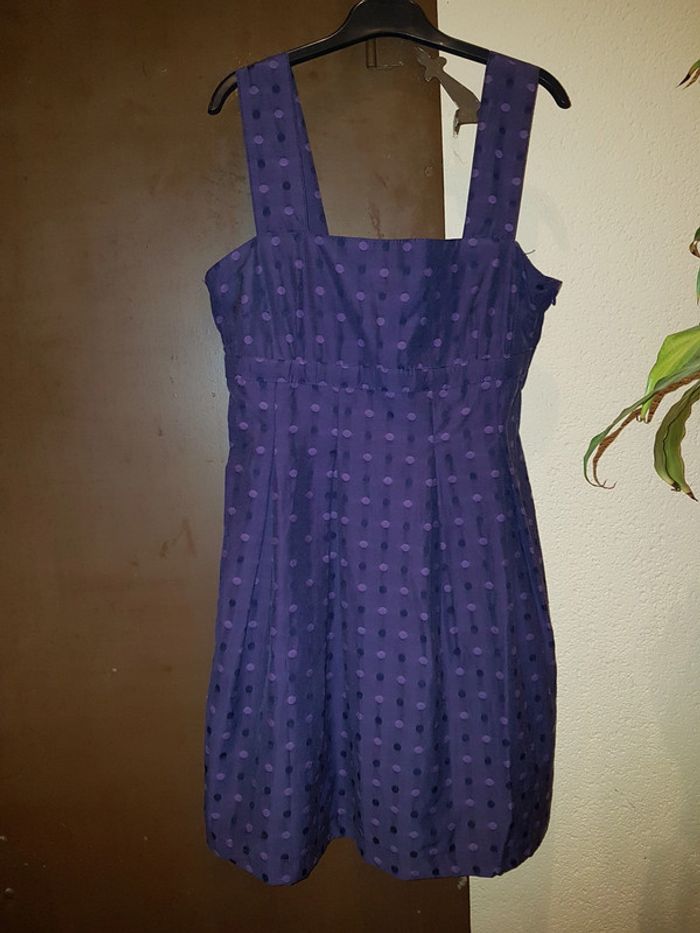 Robe violette a pois