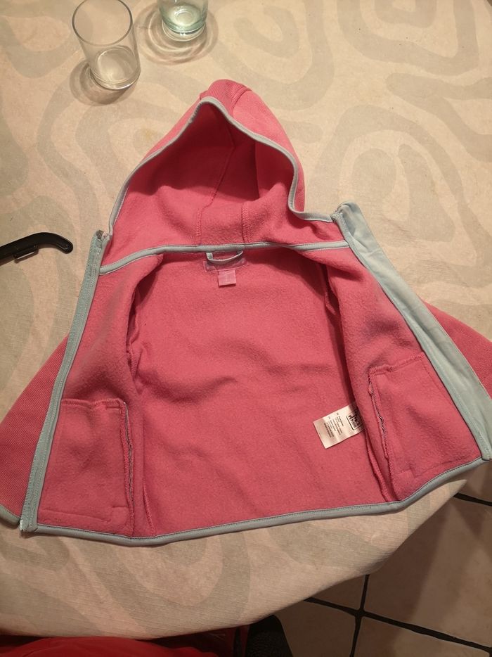Veste polaire à capuche rose taille 24mois - photo numéro 2