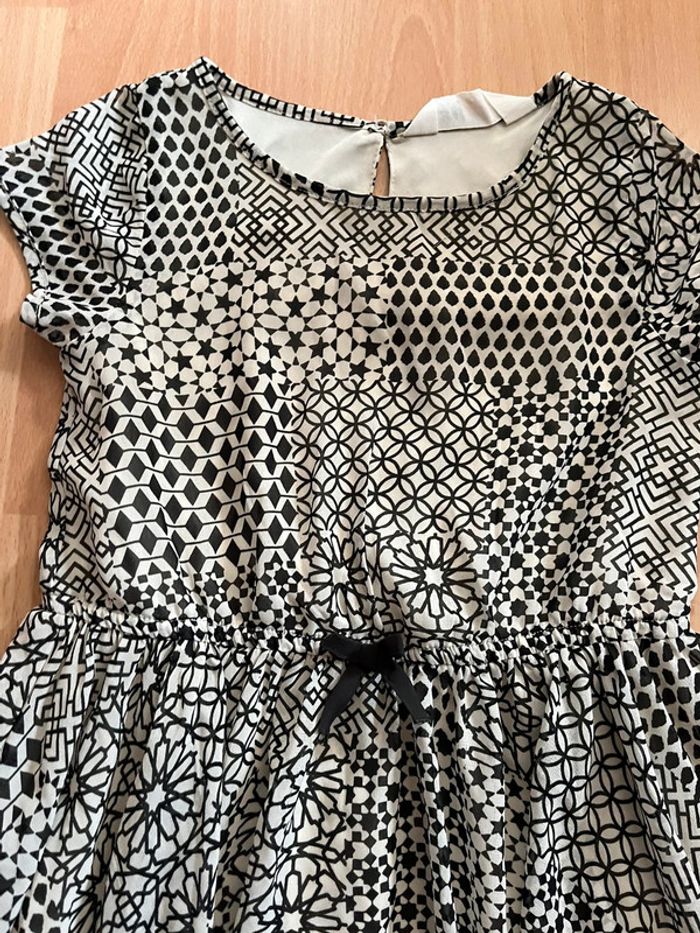 Jolie robe d’été H&M noire et beige T. 5-6 ans fille taille - photo numéro 3