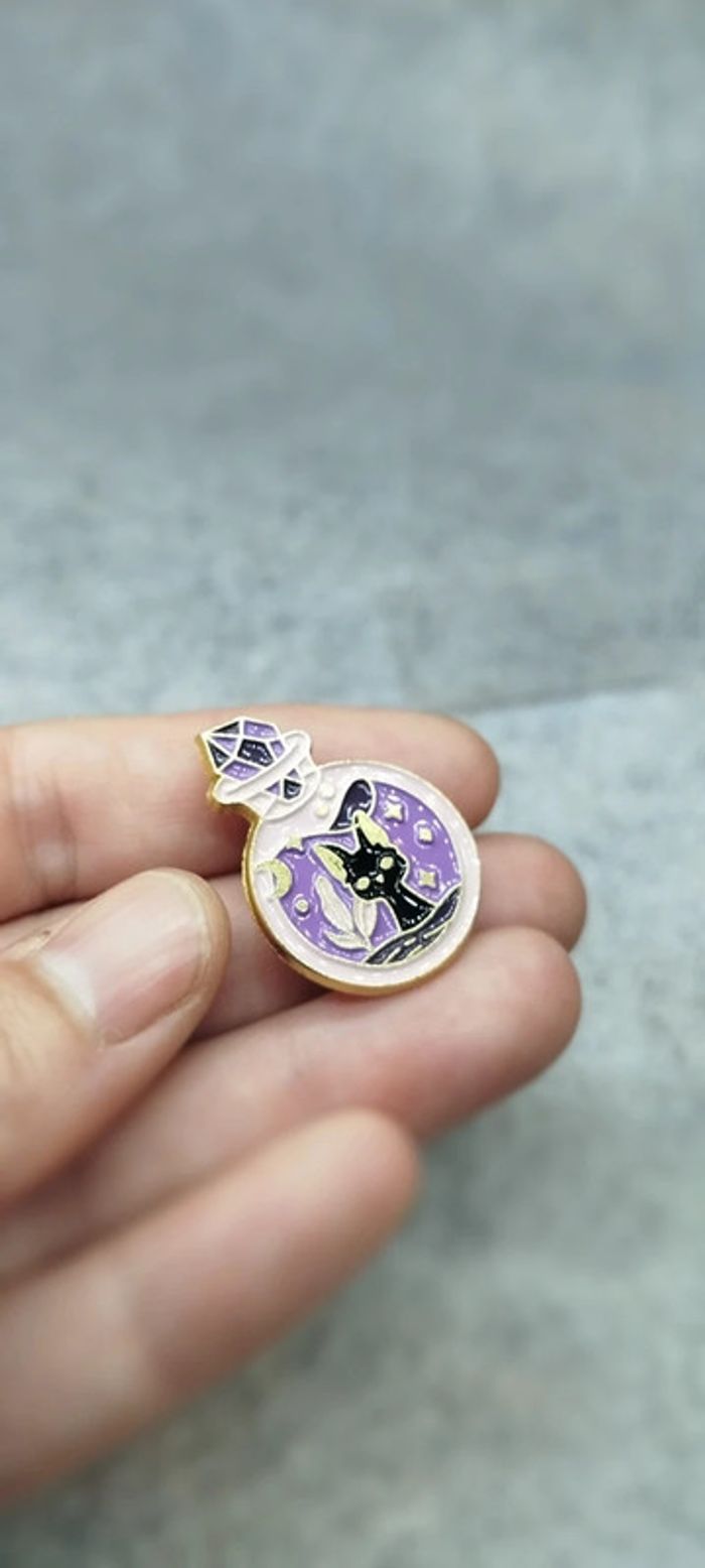 🍄 pins chat mystique dans une fiole - photo numéro 2