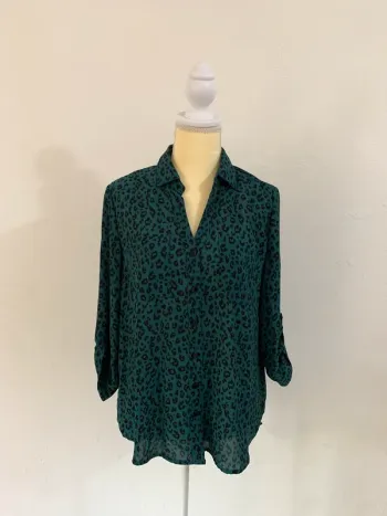 Chemisier léopard vert foncé Anna Karel – Taille 38