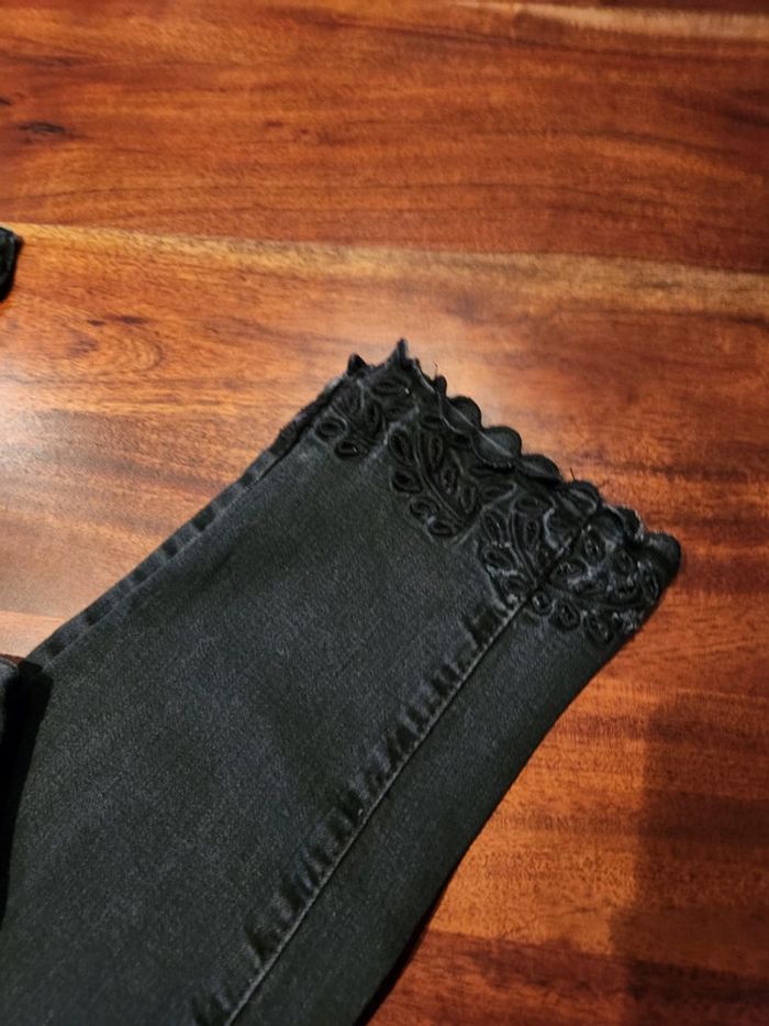 Pantalon Noir Naf Naf Brodé Sans Étiquette de taille - photo numéro 4