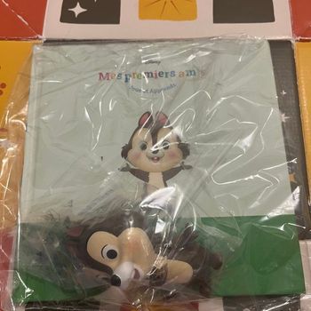 Livre Disney mes premiers amis sous blister, inclus la figurine 