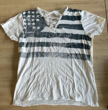 T.shirt lacet