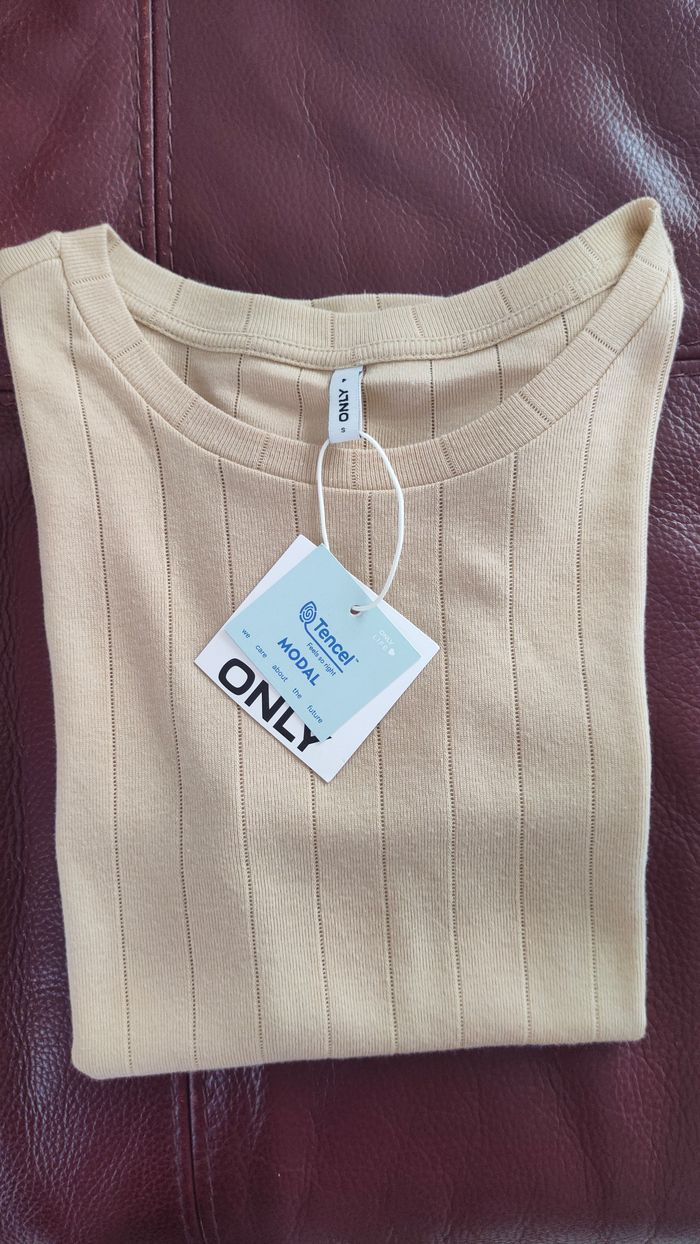 Tee shirt beige côtelé taille 36 NEUF avec étiquette marque : ONLY - photo numéro 5
