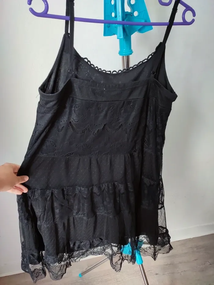 Robe en dentelle - photo numéro 3