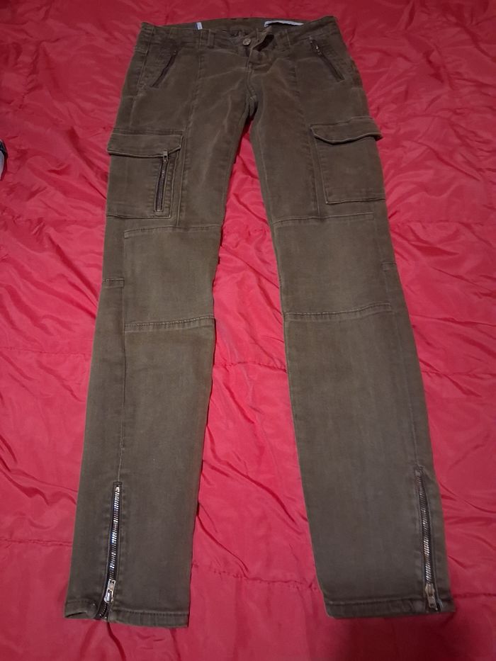 Jean vert kaki taille 36  de zara woman