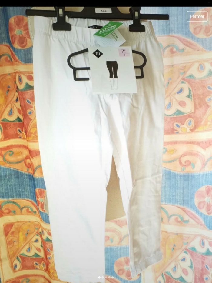 Legging neuf taille S  avec dentelles sur le bas neuf