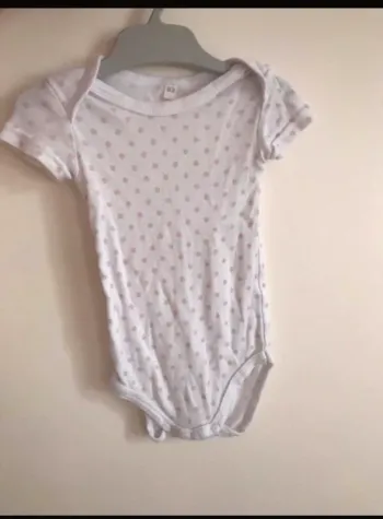 Body manches courtes 6 mois neuf jamais porté juste lavé