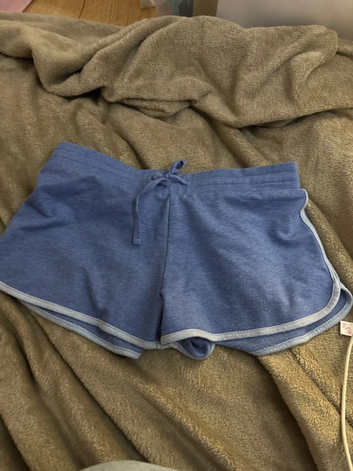 Short bleu