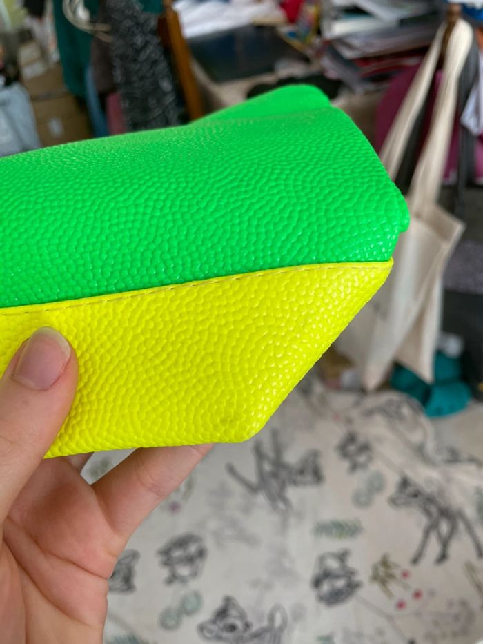 Petit sac vert fluo et jaune fluo. - photo numéro 2