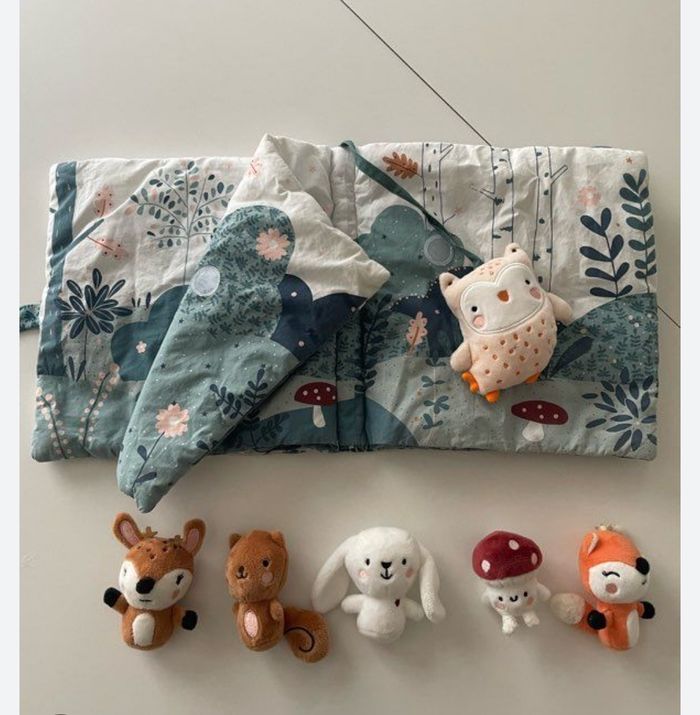 Livre d'éveil la forêt enchantée Vertbaudet