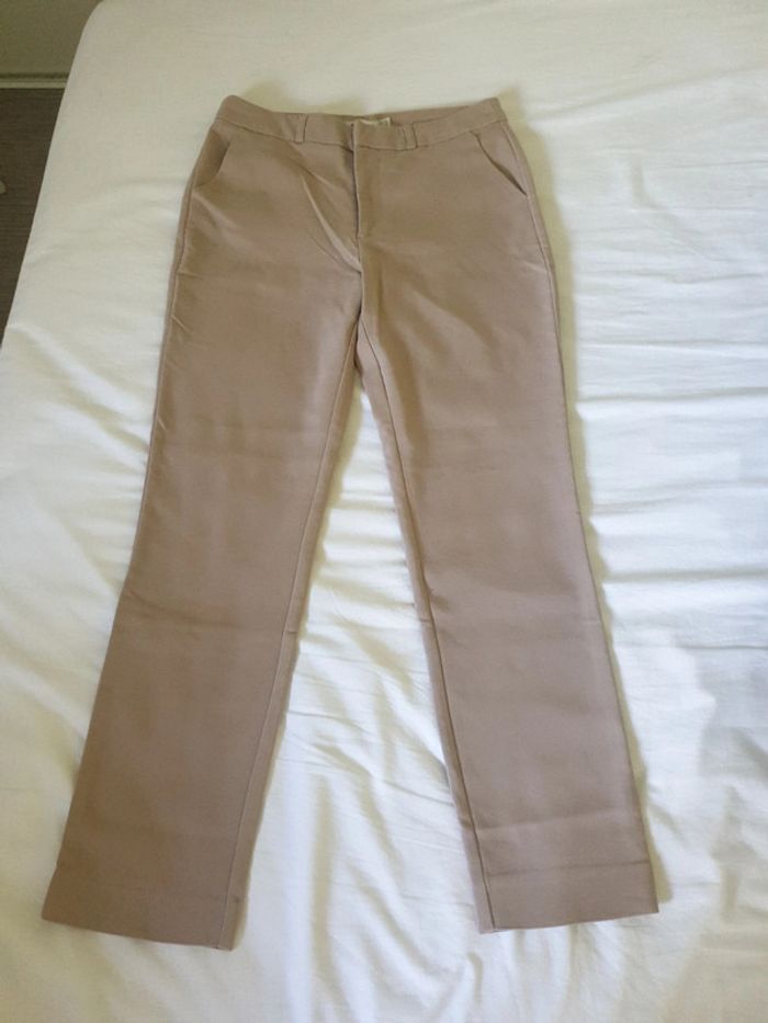 Pantalon femme beige marque stradivarius taille 36