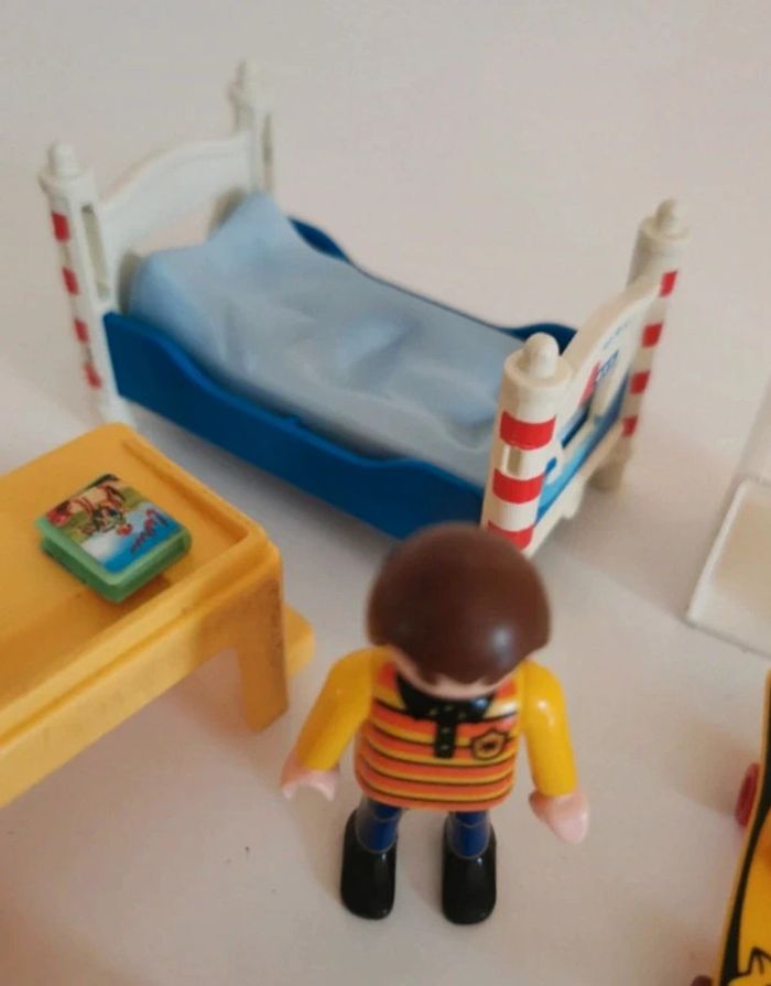 Playmobil lot vrac chambre d enfant bureau jouet skate - photo numéro 5
