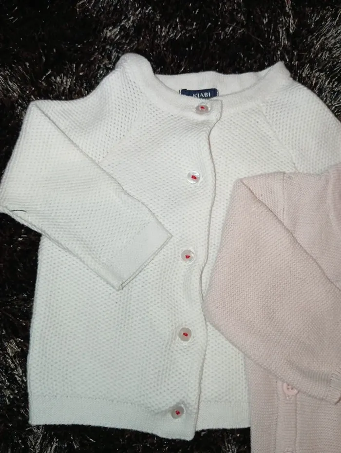 Lot 2 gilets chaud fille 1 mois - photo numéro 4