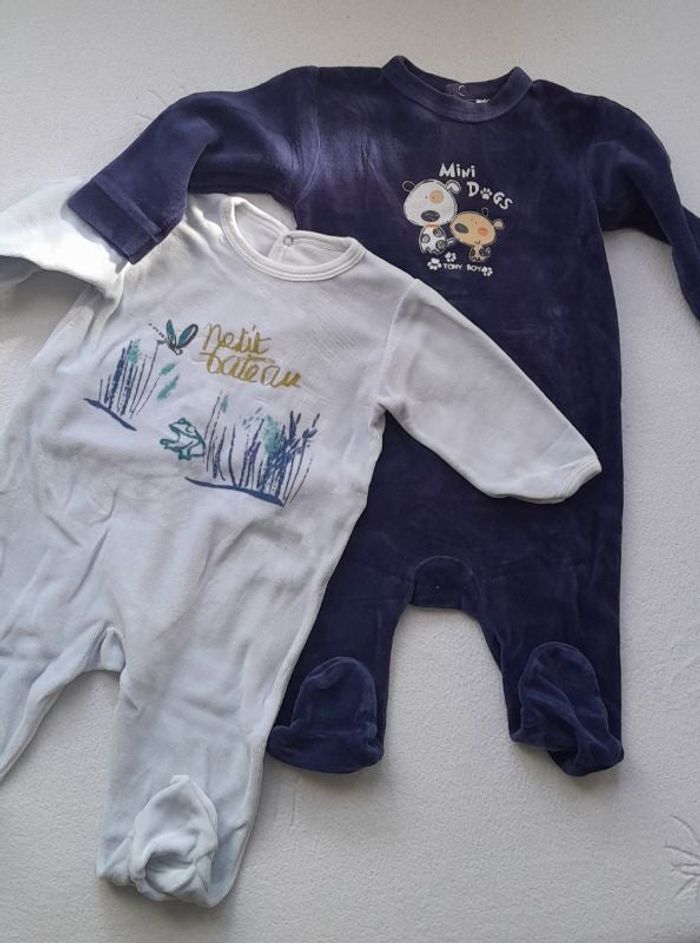 Lot 2 combi-pyjamas avec pieds 6 mois