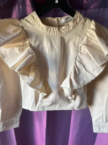 blouse cropped a volants épaisse